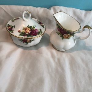 Old country roses Royal Albert creamer & sugar